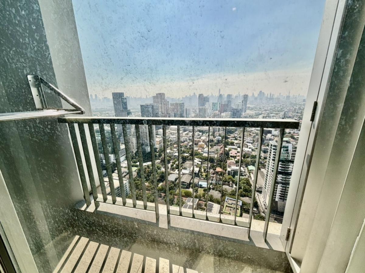 ❤️❤️For rent/sale, Rhythm Phaholyothin Condo. 40th floor, beautiful view, city view, south, very good wind. Interested, line/tel 0859114585 ❤️Size 45 sq m, 1 bedroom, 1 bathroom, 1 separate kitchen, 1 living room, rental price only 20,000 baht / selling o – รูปที่ 2