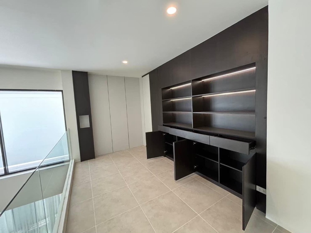 ❖ Pet Friendly ❖ บ้านแฝด 3.5 ชั้น | 38.20 ตร.ว. 270.00 ตร.ม. | 3 ห้องนอน 3 ที่จอดรถ | ใกล้ สนามบินดอนเมือง 3 นาที, โรงพยาบาล บี.แคร์ เมดิคอลเซ็นเตอร์ สายไหม 7 นาที, BTS แยก คปอ. 9 นาที – รูปที่ 2