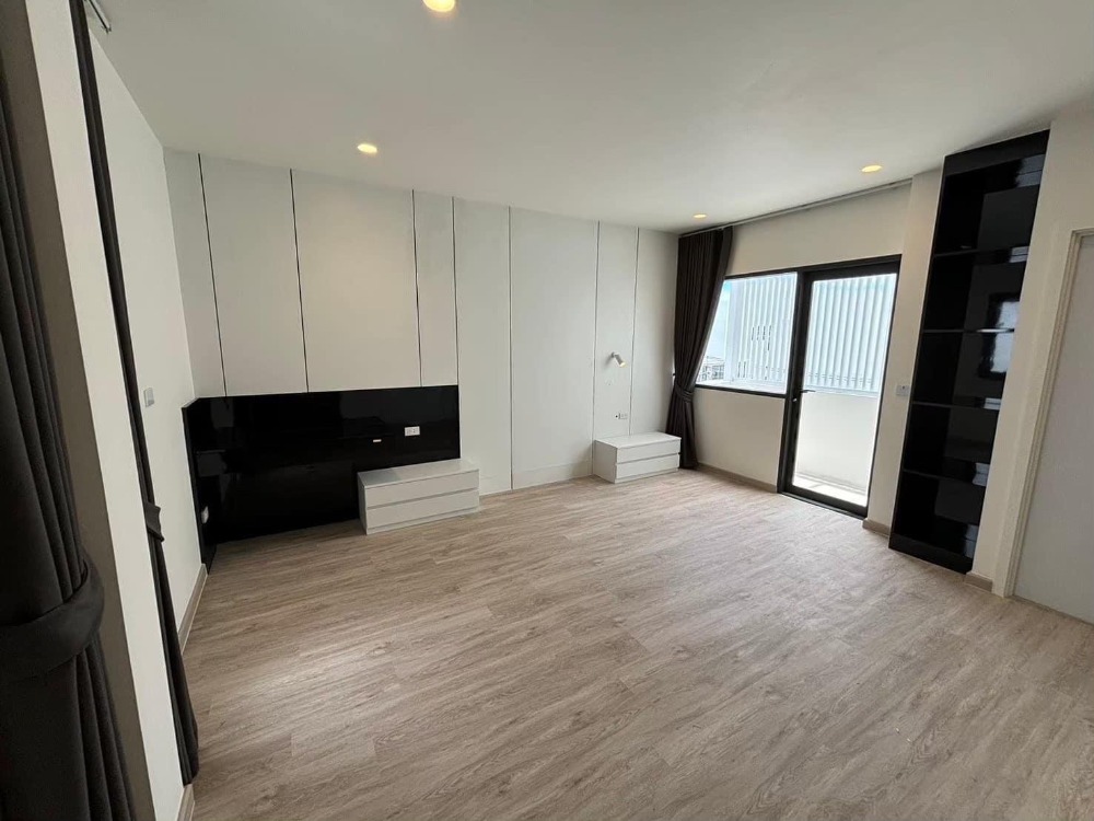 ❖ Pet Friendly ❖ บ้านแฝด 3.5 ชั้น | 38.20 ตร.ว. 270.00 ตร.ม. | 3 ห้องนอน 3 ที่จอดรถ | ใกล้ สนามบินดอนเมือง 3 นาที, โรงพยาบาล บี.แคร์ เมดิคอลเซ็นเตอร์ สายไหม 7 นาที, BTS แยก คปอ. 9 นาที – รูปที่ 3