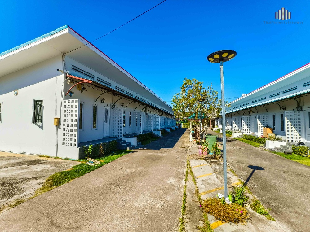 Manage it well and earn over 2 million THB annually! For Sale: Small Resort near Sukhumvit Road, just 150 meters away, located in Noen Phra, Rayong. 20 renovated rooms at an incredible price! Manage it well and earn over 2 million THB annually! For Sale: Small Resort near Sukhumvit Road, just 150 meters away, located in Noen Phra, Rayong. 20 renovated rooms at an incredible price!
