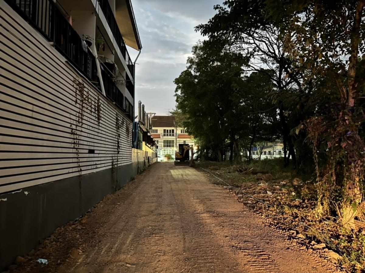Land in Muang Ek, golf course view, for rent Land in Muang Ek, golf course view, for rent