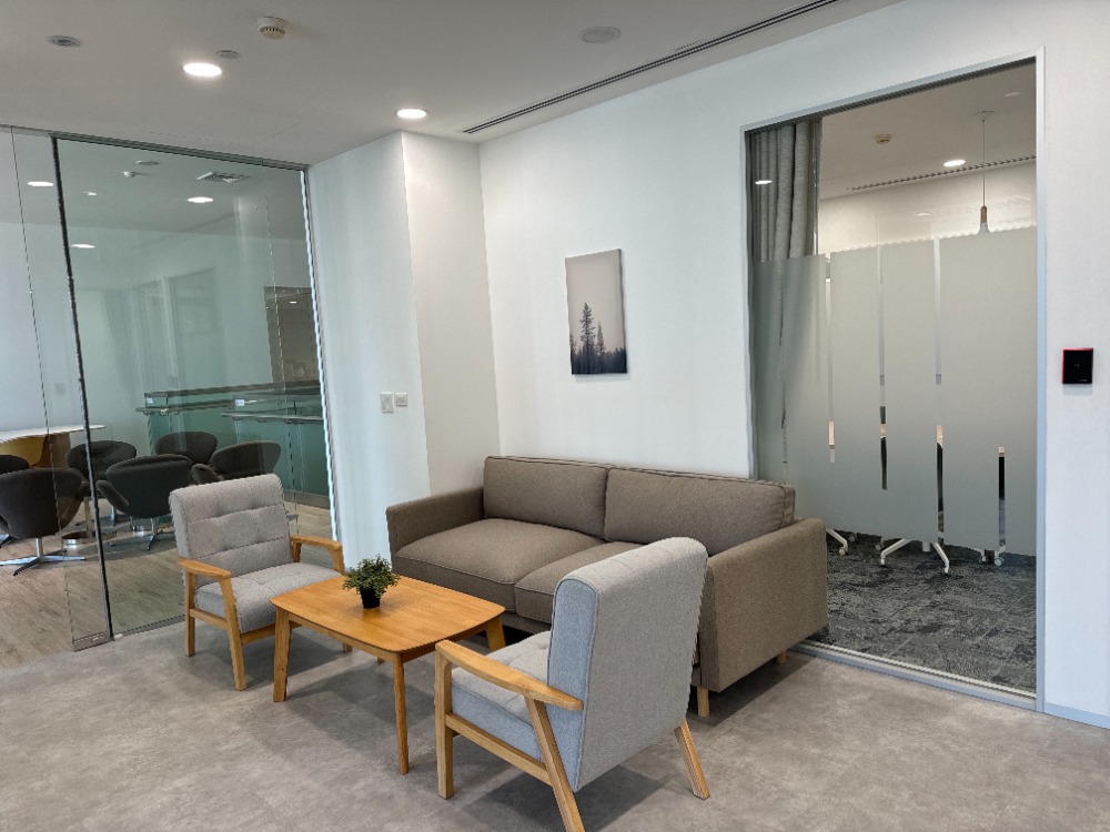 Private office space for 2 employees in Regus Central Tower – รูปที่ 4