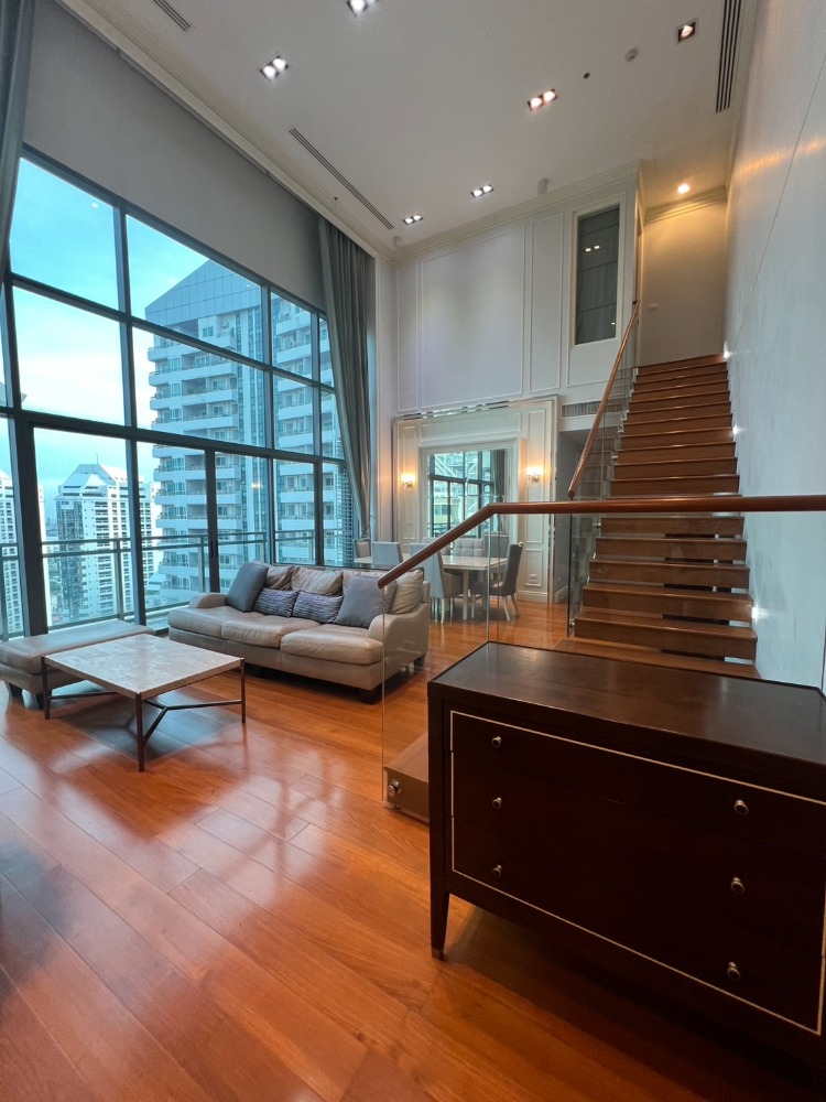 The most beautiful view in the building!!! High floor, very beautiful room, view of the Chao Phraya River and Bang Krachao Park✨Bright 24✨3 bedrooms, 3 bathrooms, size 162.16 sq m, near BTS Phrom Phong Tel.0982645161 The most beautiful view in the building!!! High floor, very beautiful room, view of the Chao Phraya River and Bang Krachao Park✨Bright 24✨3 bedrooms, 3 bathrooms, size 162.16 sq m, near BTS Phrom Phong Tel.0982645161