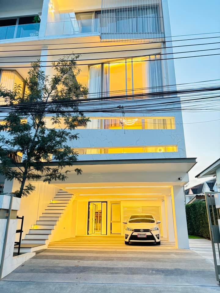 ● Luxury Townhome ● ทาวน์โฮม 4 ชั้น 3 ห้องนอน | 53.80 ตร.ว. 400.00 ตร.ม. | ใกล้ MRT ลาดพร้าว 6 นาที, เซ็นทรัล ลาดพร้าว 11 นาที