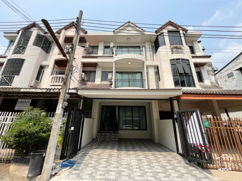 3 -story townhouse, level (4 bedrooms, 3 water), renovated with furniture + electrical appliances  ** Nuanchan Village ** Ram Inthra 40, Intersection 6 --800 meters from BTS Ram Inthra Km 6-