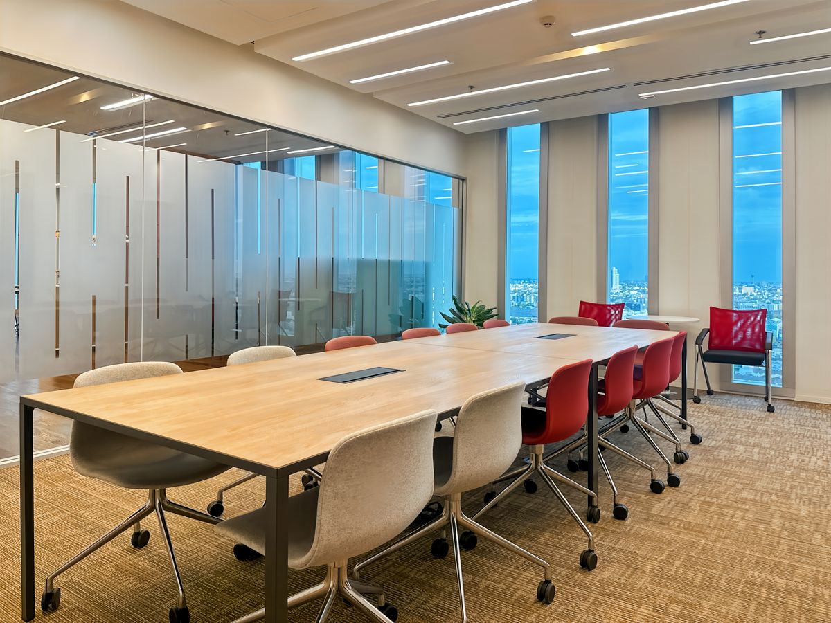 พื้นที่ออฟฟิศพร้อมบริการครบวงจรสำหรับ 10 พนักงาน ใน Regus Bhiraj Tower at Bitec