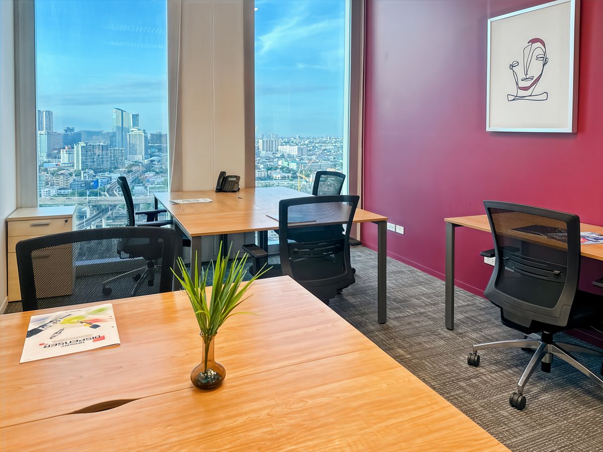 ค้นหาพื้นที่ออฟฟิศใน Regus Bhiraj Tower at Bitec สำหรับ 4 พนักงาน พร้อมการดูแลทุกอย่างให้ครบครัน – รูปที่ 2