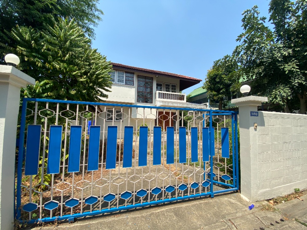 Single house for rent, with area, many rooms, Charan, near Tang Hua Seng, Thonburi Single house for rent, with area, many rooms, Charan, near Tang Hua Seng, Thonburi