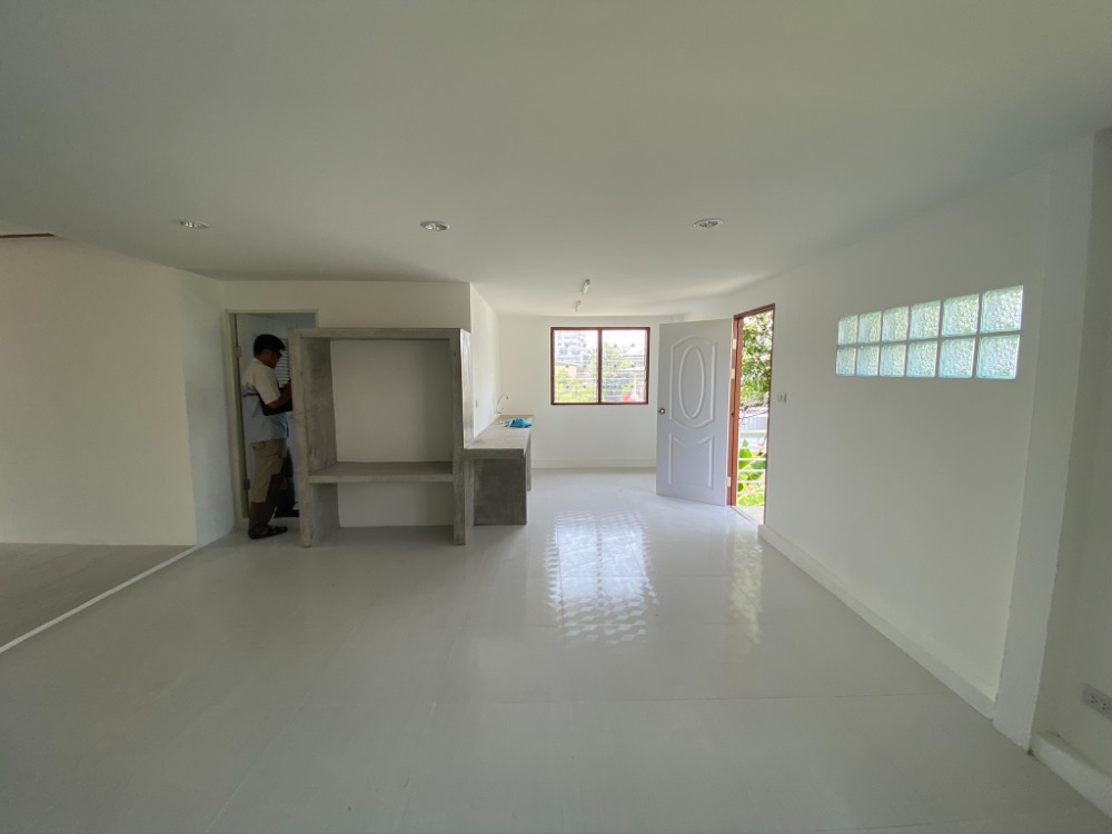 ให้เช่าบ้านเดี่ยวมีบริเวณ ห้องเยอะ จรัญ ใกล้ตั้งฮัวเซง ธนบุรี – รูปที่ 2