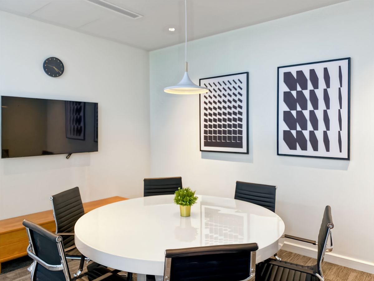 Private office space for 4 employees in Regus Supalai Icon Sathorn Private office space for 4 employees in Regus Supalai Icon Sathorn