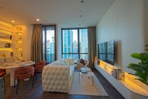 ♦ Prime location ♦ ชั้น 20+ 77.00 ตร.ม. | 2 ห้องนอน 2 ห้องน้ำ | ใกล้ BTS ทองหล่อ 1 นาที, เกทเวย์ เอกมัย 6 นาที, โรงพยาบาลสุขุมวิท 6 นาที