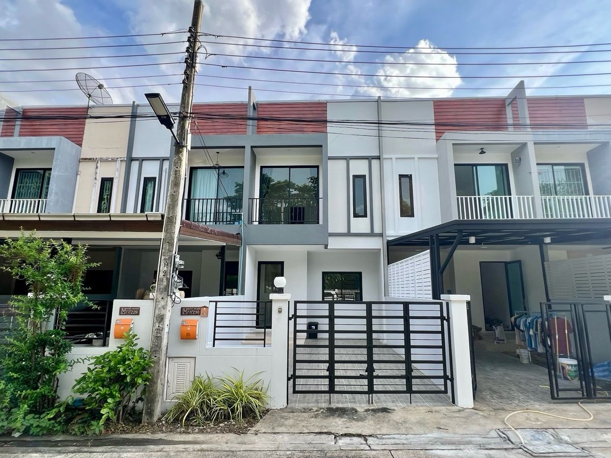 🏡ซื้อบ้านราคาคอนโด แถมได้ที่ดิน ไม่ต้องกลัวแผ่นดินไหว
ลดแรง!! ตอนนี้ 😻 บ้านทาวโฮม 2 ชั้น ราคาพิเศษ❤️🔥
หน้าบ้านวิวสวยเป็นส่วนตัว ติดสวนป่า พร้อมอยู่ ทำเลดี หลังสุดท้าย! ห่างจากสนามบินดอนเมืองเพียง 6 นาที 🏡ซื้อบ้านราคาคอนโด แถมได้ที่ดิน ไม่ต้องกลัวแผ่นดินไหว
ลดแรง!! ตอนนี้ 😻 บ้านทาวโฮม 2 ชั้น ราคาพิเศษ❤️🔥
หน้าบ้านวิวสวยเป็นส่วนตัว ติดสวนป่า พร้อมอยู่ ทำเลดี หลังสุดท้าย! ห่างจากสนามบินดอนเมืองเพียง 6 นาที