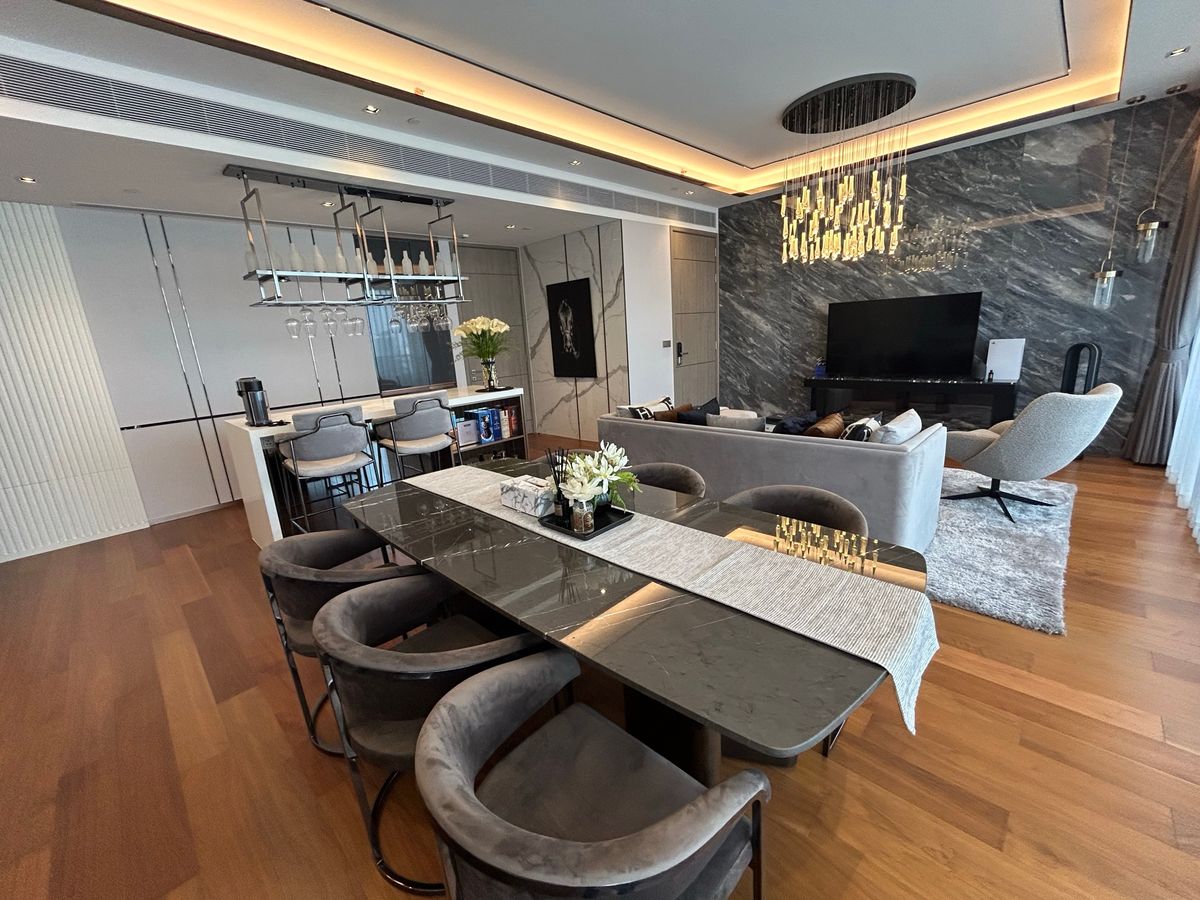 ULTRA-LUXURY Condo with Exquisite Built-Ins, High Floor, Private Lift, and Pet Friendly! For Sale: The Estelle Phrom Phong – A High-End Project by Raimon Land Located on the Prime Sukhumvit 26, Near BTS Phrom Phong (200m