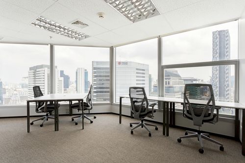 Tailor-made dream offices for 4 employees in Spaces Empire Tower