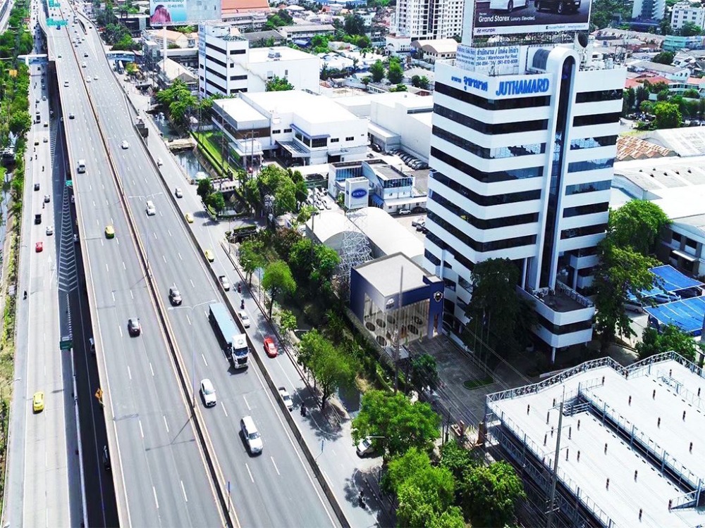Office for rent in Chudamas Building with parking in a prime location on Vibhavadi Rangsit Road, near Don Mueang Expressway, Lak Si and Don Mueang Airport. Conveniently travel to the Northeast and North. Office for rent in Chudamas Building with parking in a prime location on Vibhavadi Rangsit Road, near Don Mueang Expressway, Lak Si and Don Mueang Airport. Conveniently travel to the Northeast and North.