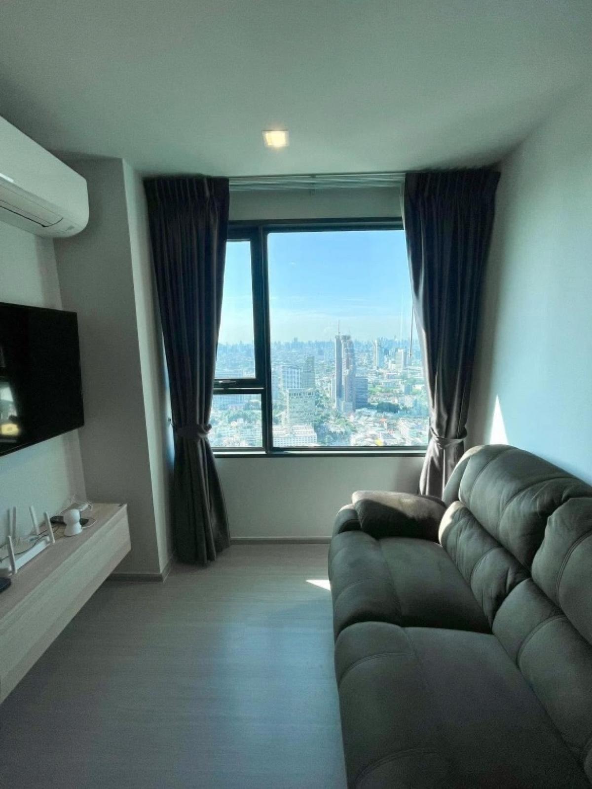 📢👇Grab or gone. Good deal and good location (opposite Central Ladprao) , worth for living or investing, city view, corner unit , fully furnished