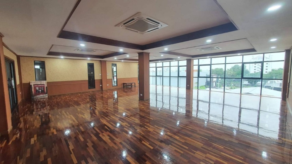 For rent: Commercial building, usable area over 3,000 sq m, Soi Lat Phrao 101, accessible from both Lat Phrao 101, Kaset-Nawamin, and Ram Intra Expressway. Suitable for an office and warehouse. – รูปที่ 2