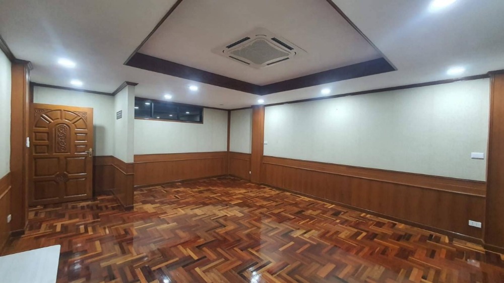 For rent: Commercial building, usable area over 3,000 sq m, Soi Lat Phrao 101, accessible from both Lat Phrao 101, Kaset-Nawamin, and Ram Intra Expressway. Suitable for an office and warehouse. – รูปที่ 3