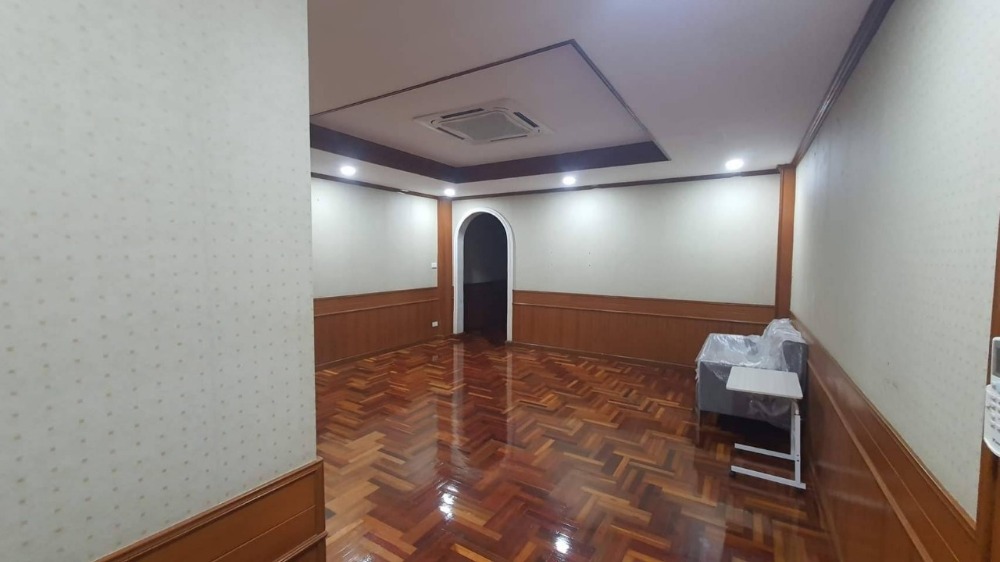 For rent: Commercial building, usable area over 3,000 sq m, Soi Lat Phrao 101, accessible from both Lat Phrao 101, Kaset-Nawamin, and Ram Intra Expressway. Suitable for an office and warehouse. – รูปที่ 4