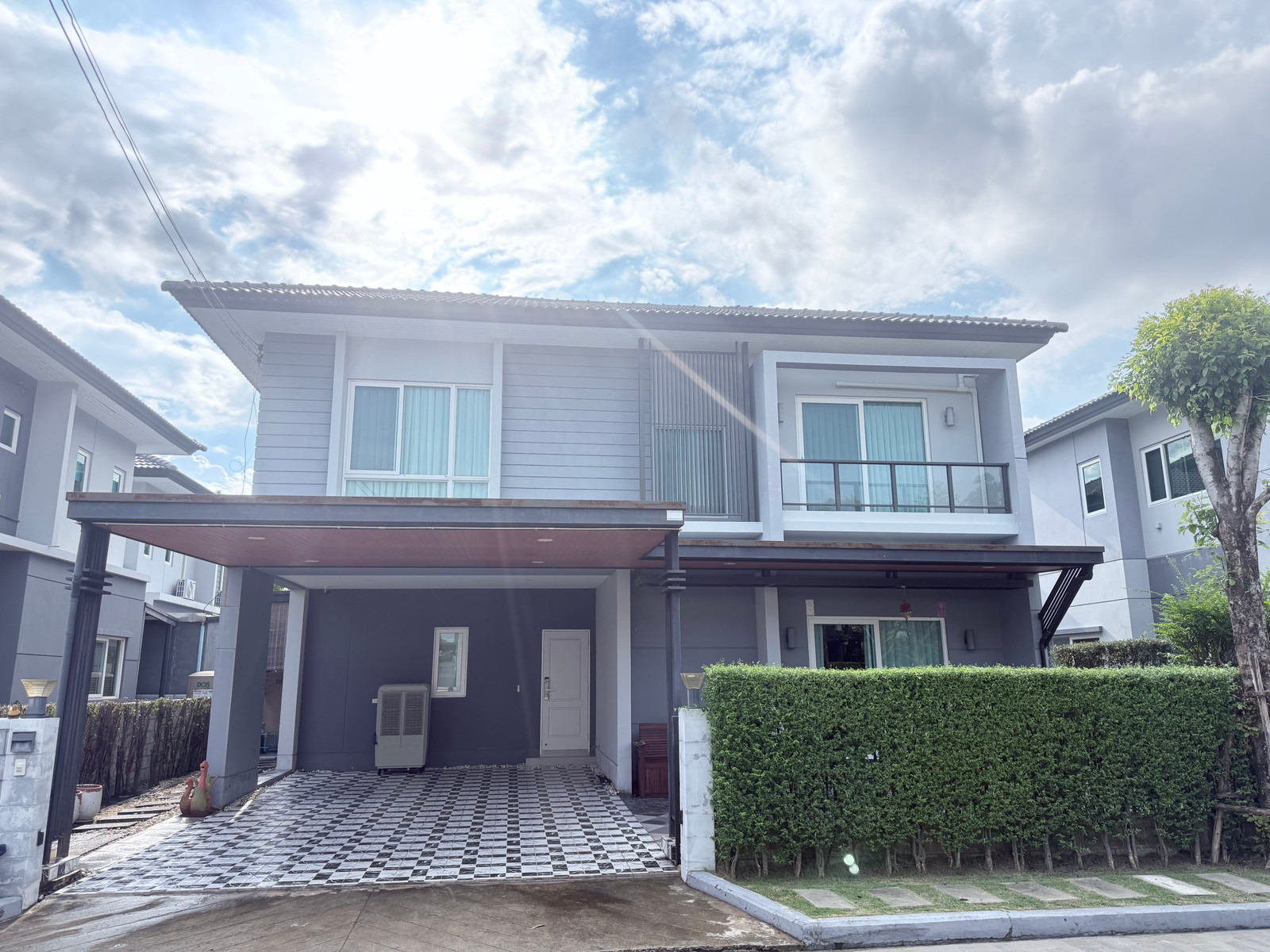ขายบ้านเดี่ยวหลังใกล้สวน ตกแต่งพร้อมอยู่ พร้อมเฟอร์นิเจอร์บิ้วอิน สวย ราคาดี ราคาถูกสุดในโครงการ ขายบ้านเดี่ยวหลังใกล้สวน ตกแต่งพร้อมอยู่ พร้อมเฟอร์นิเจอร์บิ้วอิน สวย ราคาดี ราคาถูกสุดในโครงการ