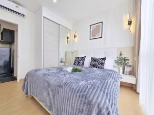 Looking for a condo in the heart of Ramkhamhaeng that costs less than rent? This is the place! 🌳Chewathai Ramkhamhaeng (𝐂𝐡𝐞𝐰𝐚𝐭𝐡𝐚𝐢 𝐑𝐚𝐦𝐤𝐡𝐚𝐦𝐡𝐚𝐞𝐧𝐠)🌳