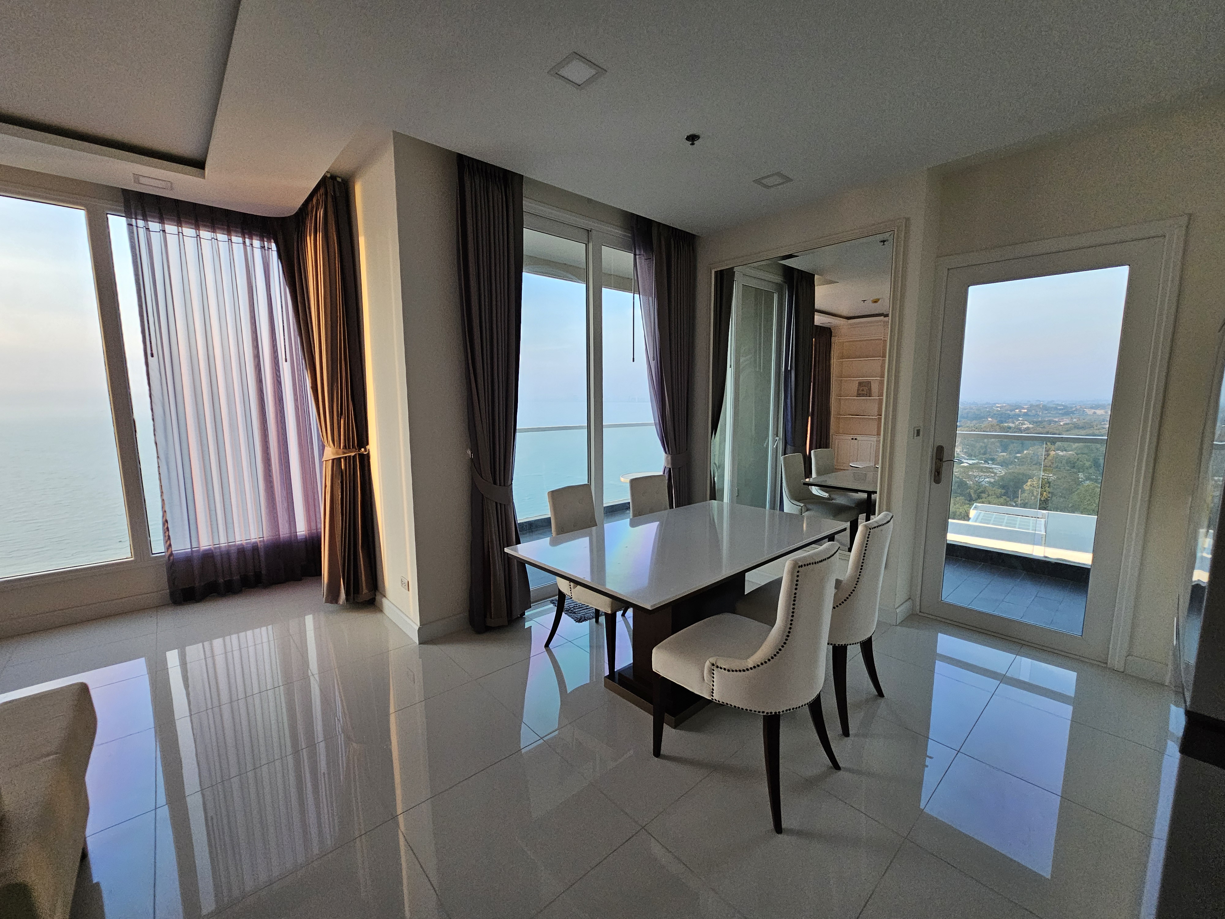 Luxury condo for sale by the sea, beautiful view, Bang Saray, Chonburi (Sea View), 15th floor