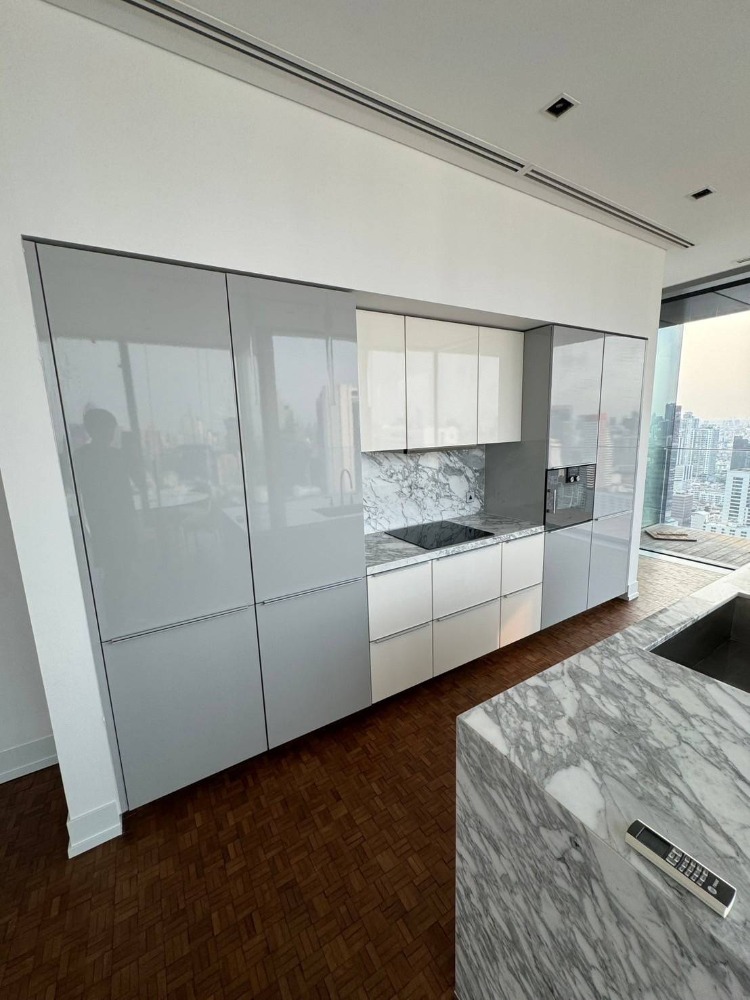 ● Prime Location ● 30++ Floor 205.00 sq.m. | 2 beds, With Balcony | near BTS Chong Nonsi 2 mins, King Power Mahanakhon 3 mins, Sathorn Square 4 mins – รูปที่ 3