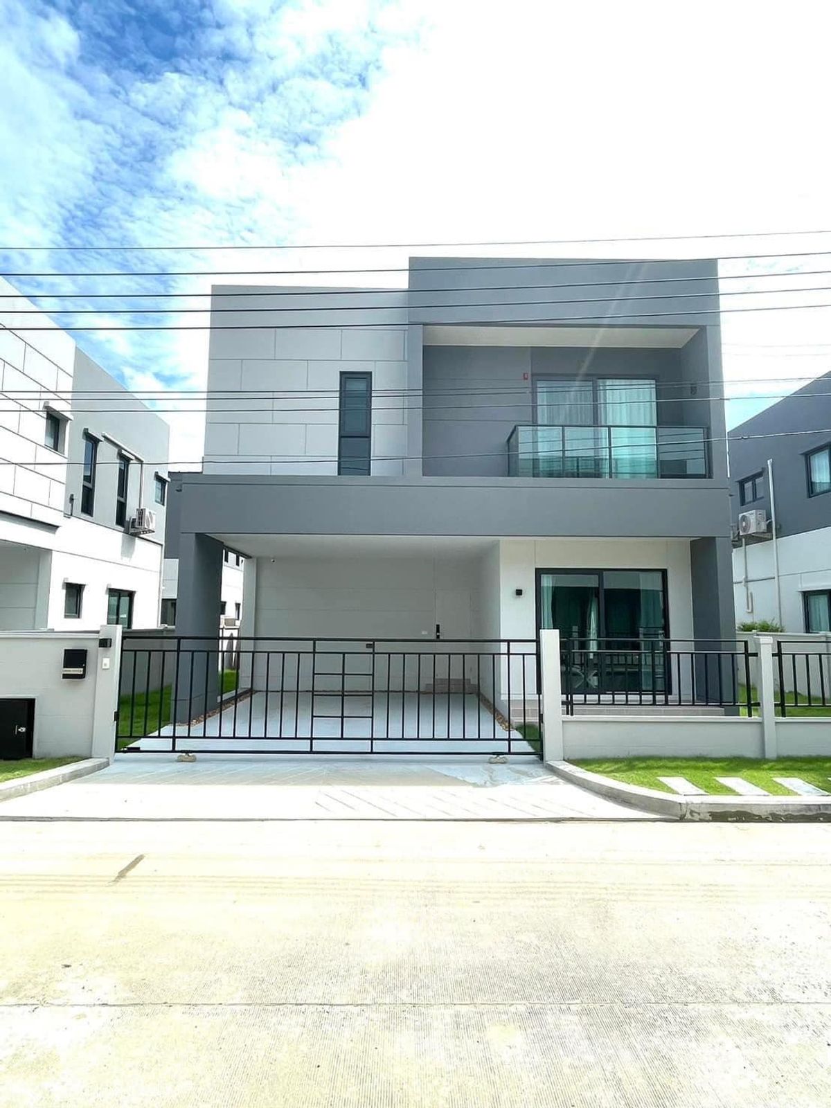 Rent a detached house Zen, call Bang Naga 7 Complete air conditioner with 3 bedrooms, 3 water, rental price 80,000 baht per month
Rent a detached house Zen, call Bang Naga 7 Complete air conditioner with 3 bedrooms, 3 water, rental price 80,000 baht per month