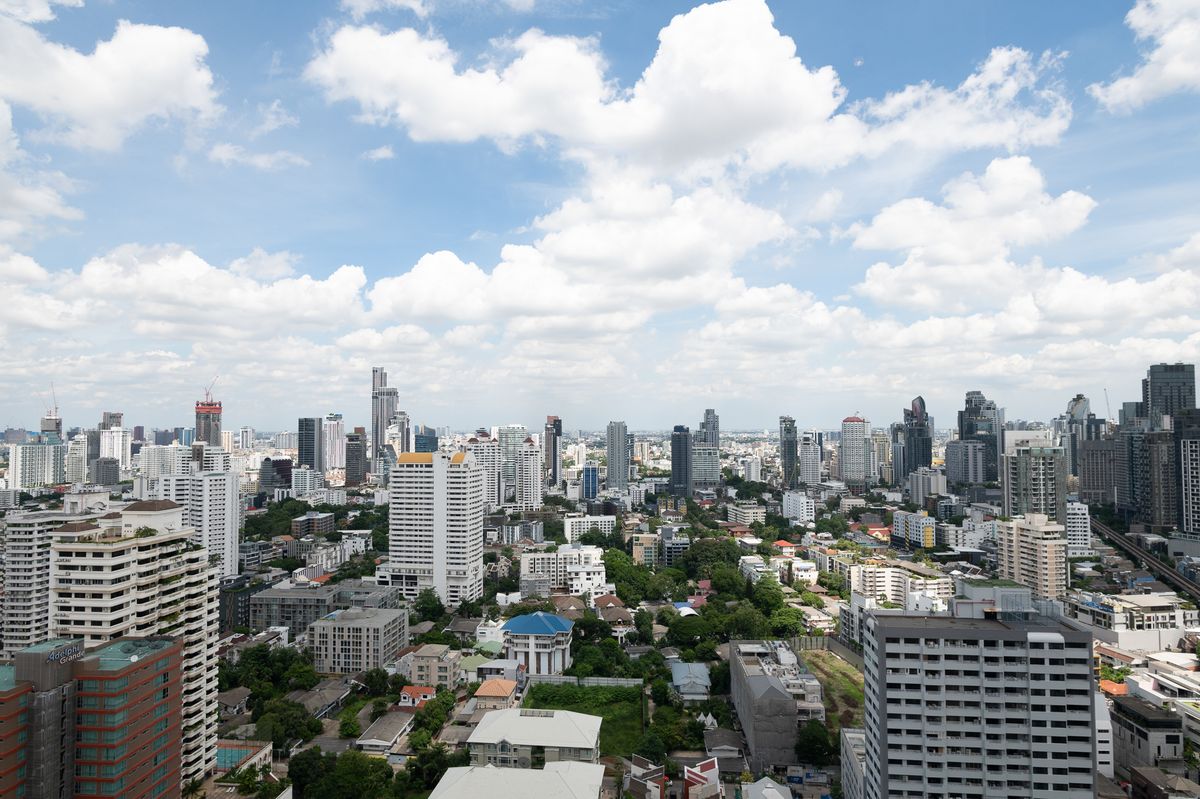 Luxury condo in the heart of Phrom Phong, corner unit, beautiful open view, not blocked, fully furnished ✨Vittorio Sukhumvit 39✨2 bedrooms, 3 bathrooms, size 141.67 sq m, near BTS Phrom Phong Tel.0982645161
