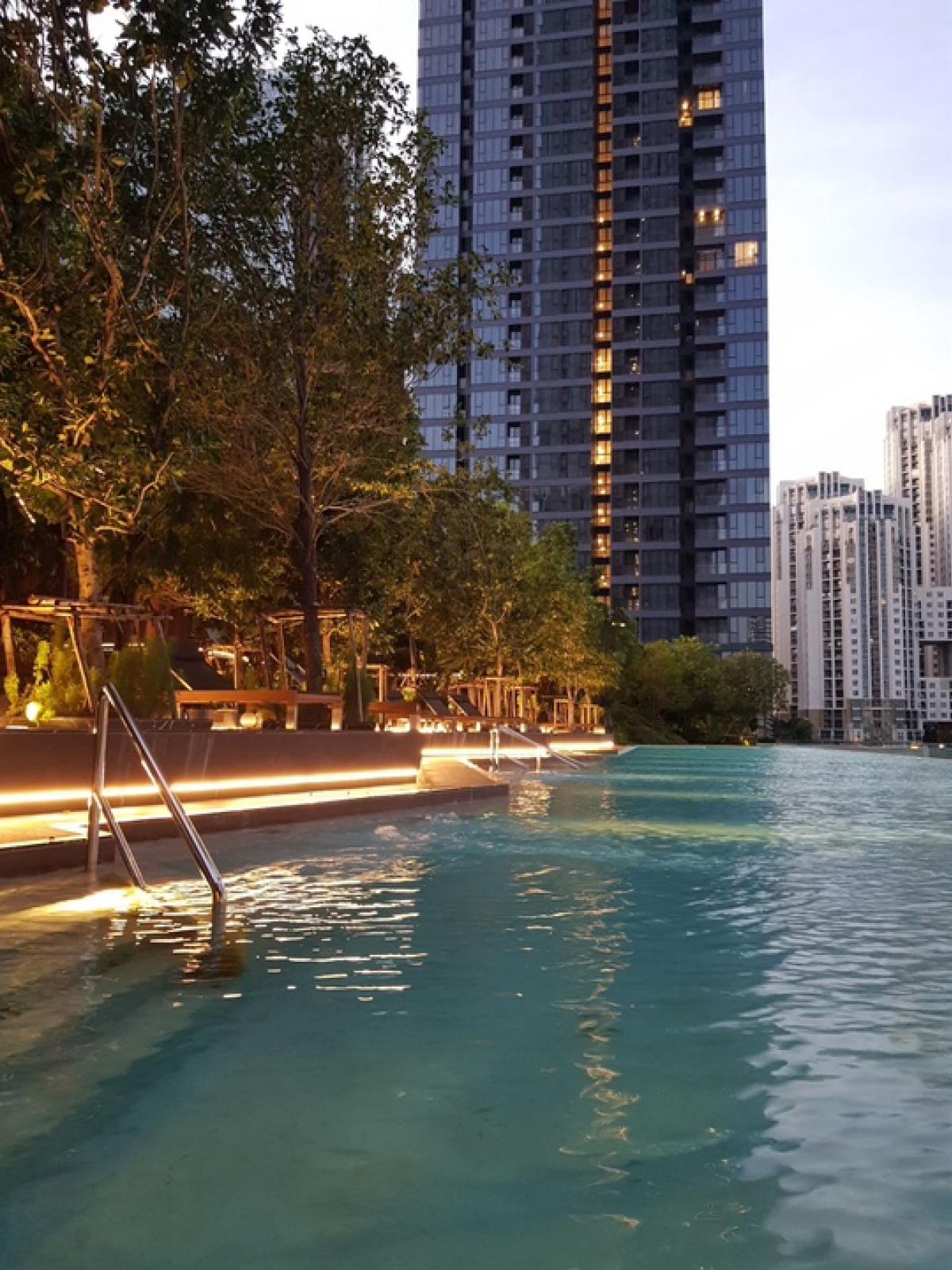 Condo One9Five next to Central Rama 9 and MRT Rama 9 Condo One9Five next to Central Rama 9 and MRT Rama 9