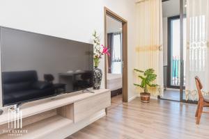 For rent Whizdom Essence, high floor, south side, open view, fully furnished, 34.03 sq.m., 1 bedroom @23,000 Baht