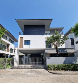 Baan Lumpini Suanluang Rama 9, located near many malls and international schools