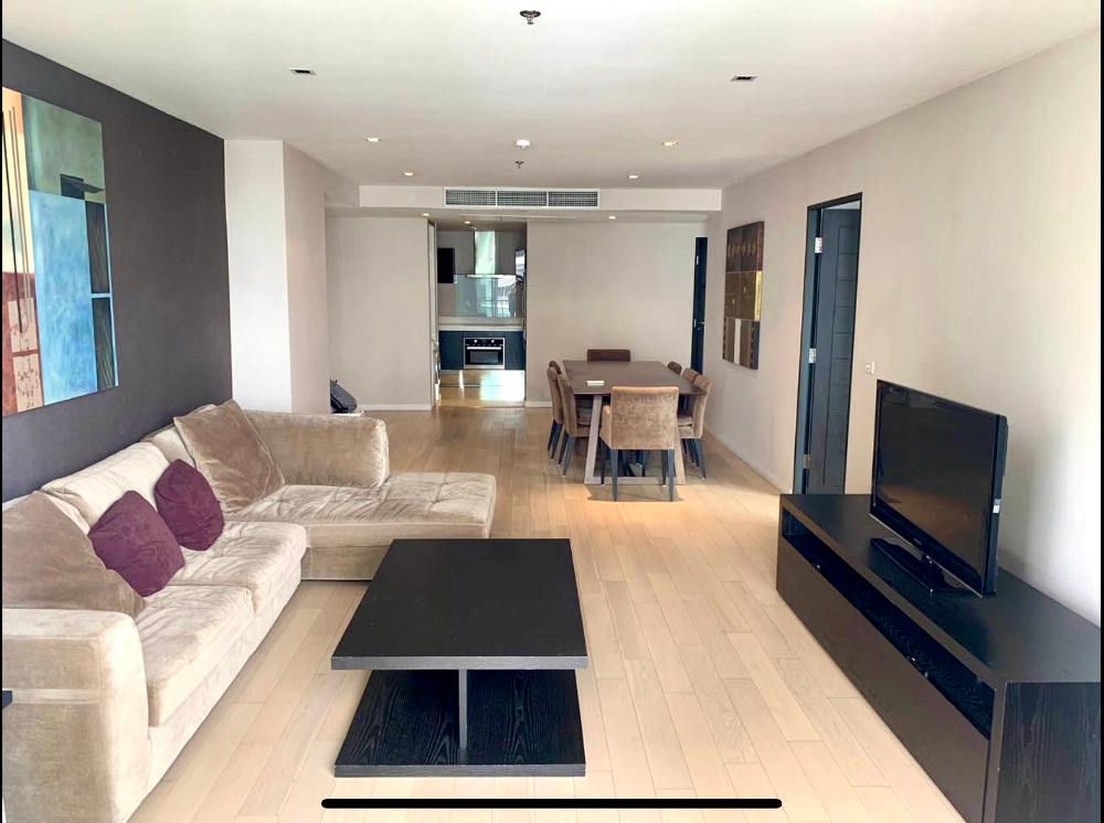 Eight Thonglor: 2bed 2bath 120.81sqm. 2XFl 22,500,000 Am: 0656199198