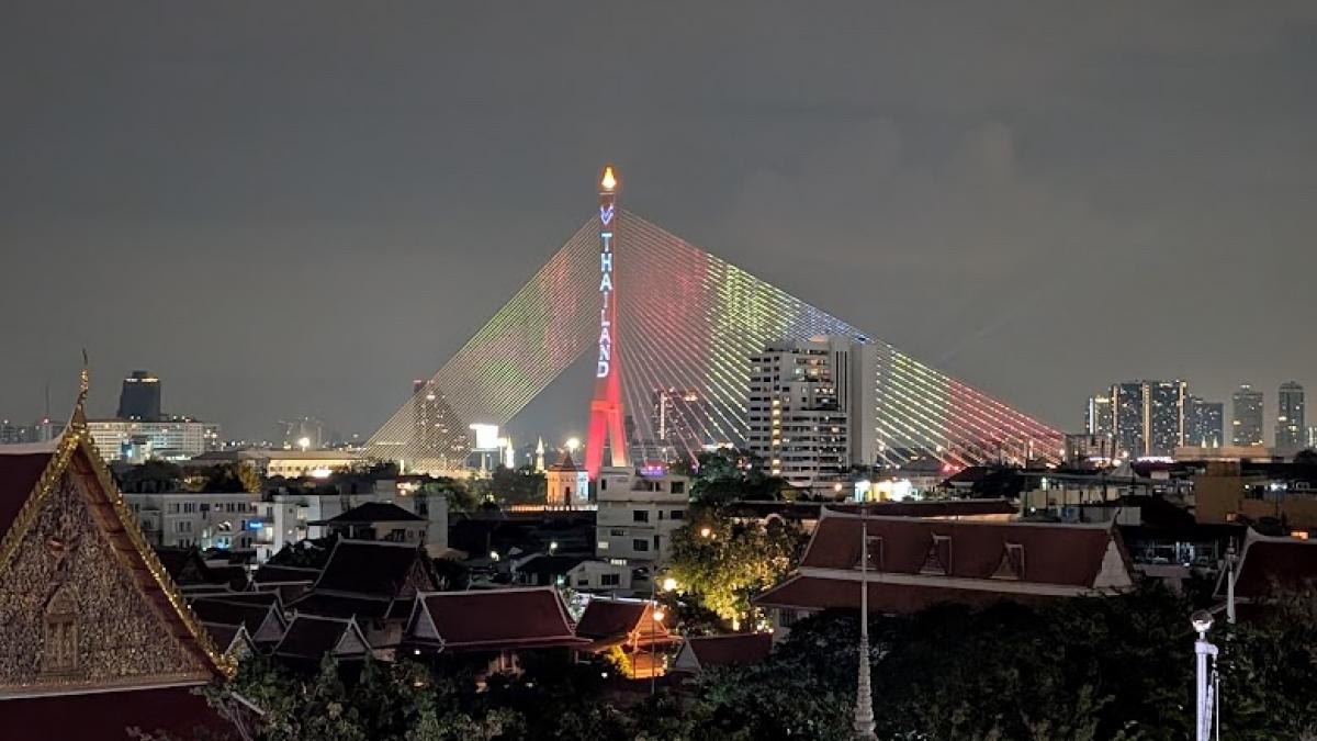 Long Leasehold for Rooftop Bar& Resturant near Khaosan Road 1,000 sqm for more information please call K.Tik 096-9364595