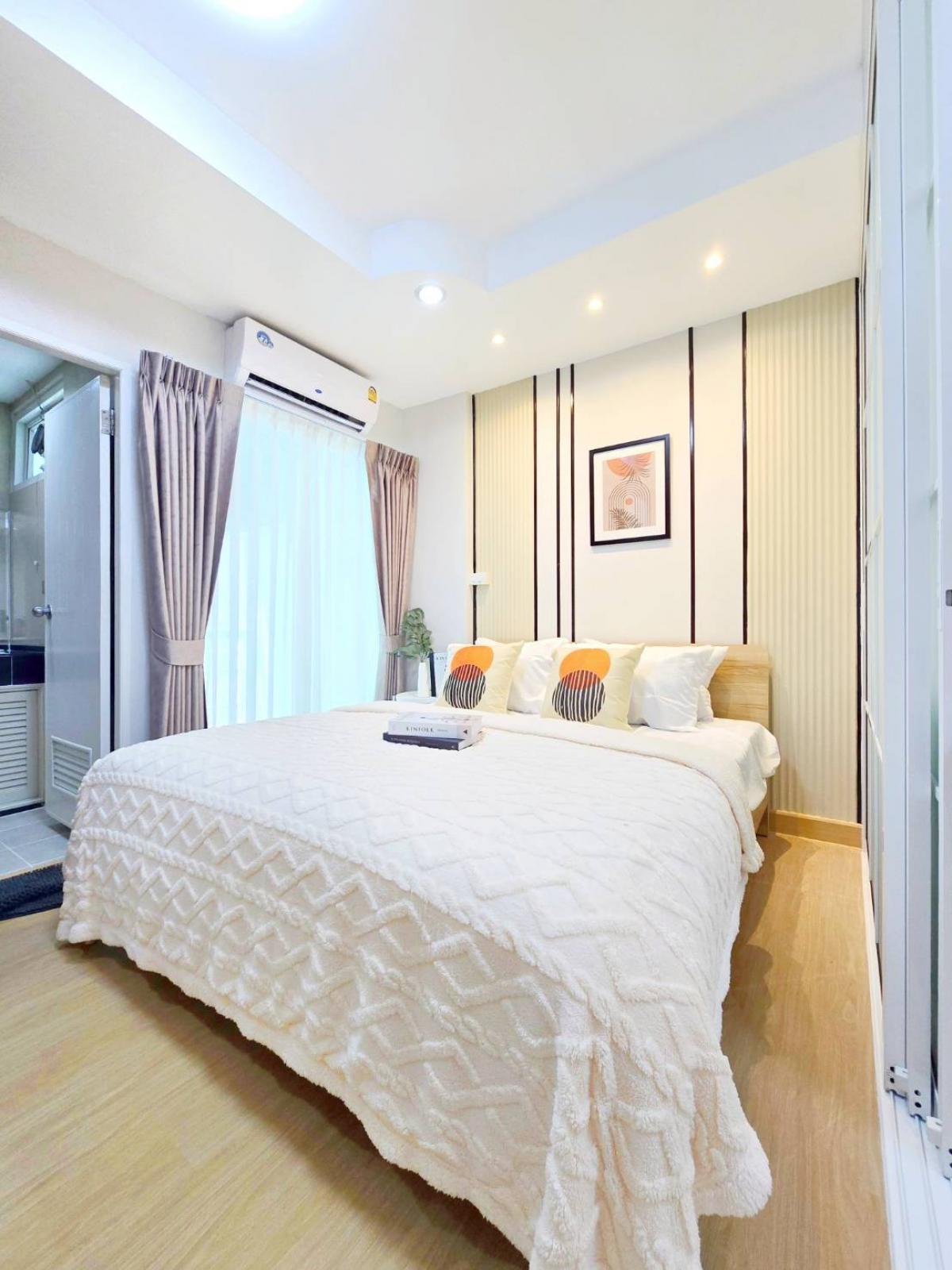 Want a condo where you can keep dogs and cats? 🐶🐱 Plus a great price and super cheap installments? This is the place! JW Suite Chokchai 4 (JW Suite Chokchai 4), a condo that truly understands animal lovers.