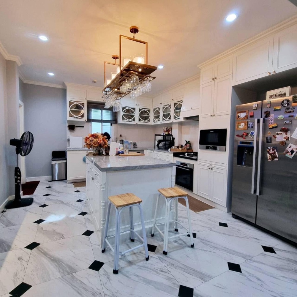 ❖ Good Deal ❖ 3-Story Detached House, 101.00 sq.w., 540.00 sq.m. | 4 Bedrooms, 6 Bathrooms | Near Samitivej Thonburi Hospital 3 mins, Krung Thon Buri 4 mins, ICONSIAM 5 mins, and Asiatique 7 mins ❖ Good Deal ❖ 3-Story Detached House, 101.00 sq.w., 540.00 sq.m. | 4 Bedrooms, 6 Bathrooms | Near Samitivej Thonburi Hospital 3 mins, Krung Thon Buri 4 mins, ICONSIAM 5 mins, and Asiatique 7 mins