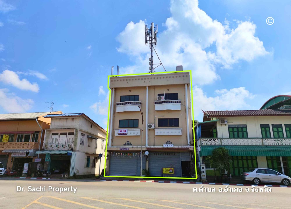 Commercial building for sale, Lamphun city, 2 units, 35.1 sq wah. (corner room), near Wat Phra That Hariphunchai