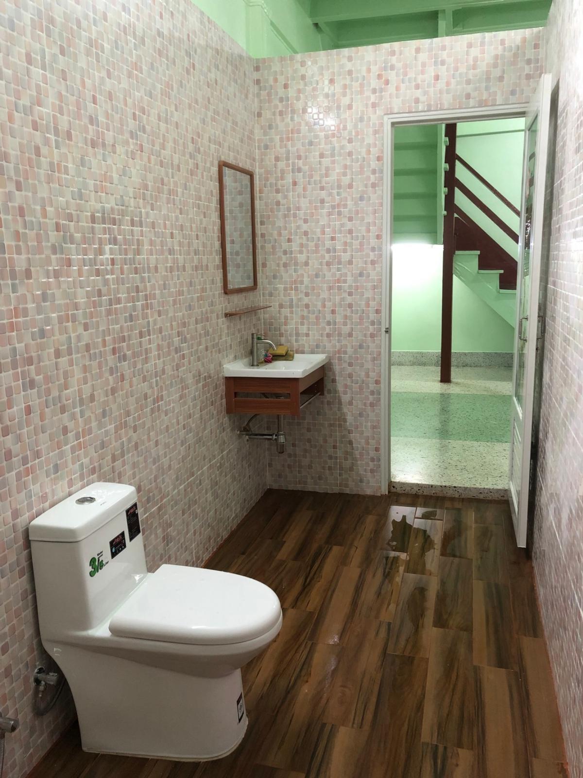 มีอาคารเก่าให้เช่า อาคาร 5 คูหา 2 ชั้นให้เช่าถูก เหมาะ ทำ AirBNB  ,Hostel อยู่ใจกลางบางรัก – รูปที่ 2