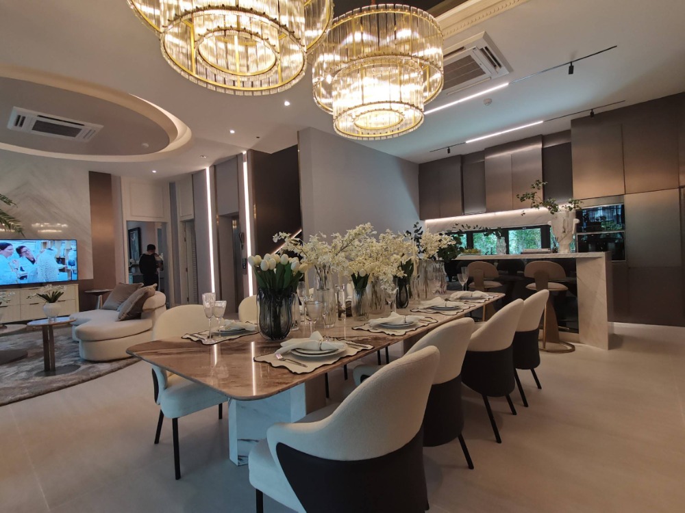 ❖ Type SYLVAIN ❖ 3-Story Detached House, 6 Bedrooms | 128.00 sq.w., 756.00 sq.m. | near Samitivej Srinakarin Hospital 8 mins, Ekamai International School 9 mins, Seacon Square Srinakarin 9 mins