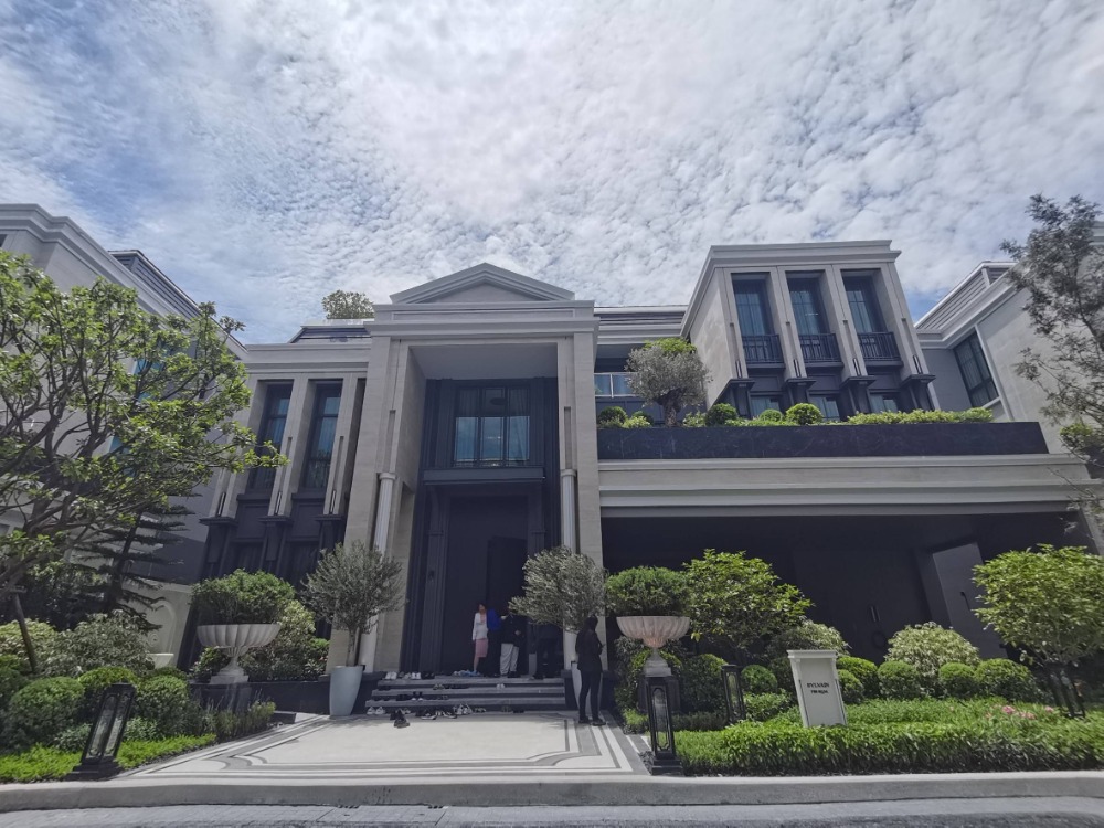 ❖ Type SYLVAIN ❖ 3-Story Detached House, 6 Bedrooms | 114.00 sq.w., 756.00 sq.m. | near Samitivej Srinakarin Hospital 8 mins, Ekamai International School 9 mins, Seacon Square Srinakarin 9 mins