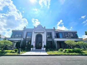 ❖ Type Vittoriano ❖ บ้านเปล่า บ้านเดี่ยว 2 ชั้น | 6 ห้องนอน 7 ห้องน้ำ | 188.40 ตร.ว. 834.00 ตร.ม. | ใกล้ มหาวิทยาลัยมหิดล 5 นาที, มหาวิทยาลัยกรุงเทพธนบุรี 5 นาที, เซ็นทรัล ศาลายา 9 นาที, ไชน่าทาวน์ ศาลายา 12 นาที