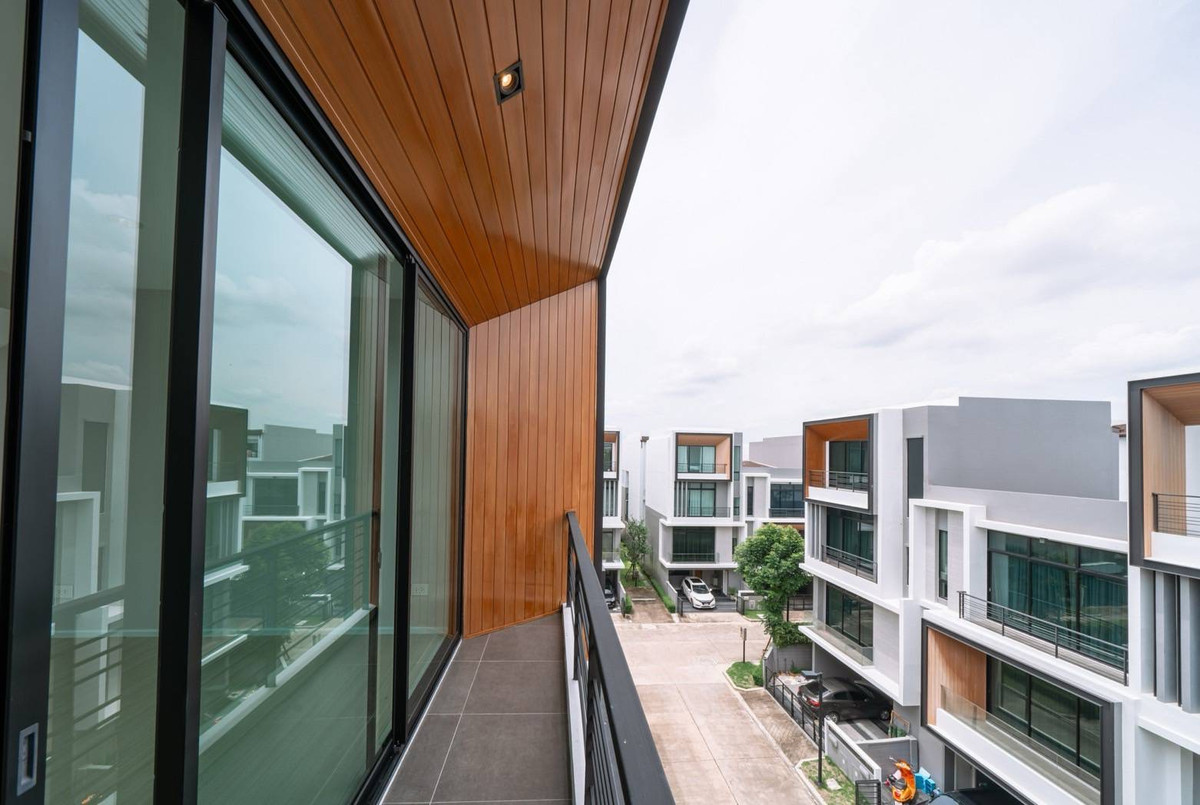 Selling at a loss!!!! 3 and a half storey townhouse TYPE C (corner house) / Nirvana Define Srinakarin - Rama 9 / 24.6 sq m. / 230 sq m. / 3 bedrooms, 4 bathrooms, 2 parking spaces / 8.8 MB Selling at a loss!!!! 3 and a half storey townhouse TYPE C (corner house) / Nirvana Define Srinakarin - Rama 9 / 24.6 sq m. / 230 sq m. / 3 bedrooms, 4 bathrooms, 2 parking spaces / 8.8 MB