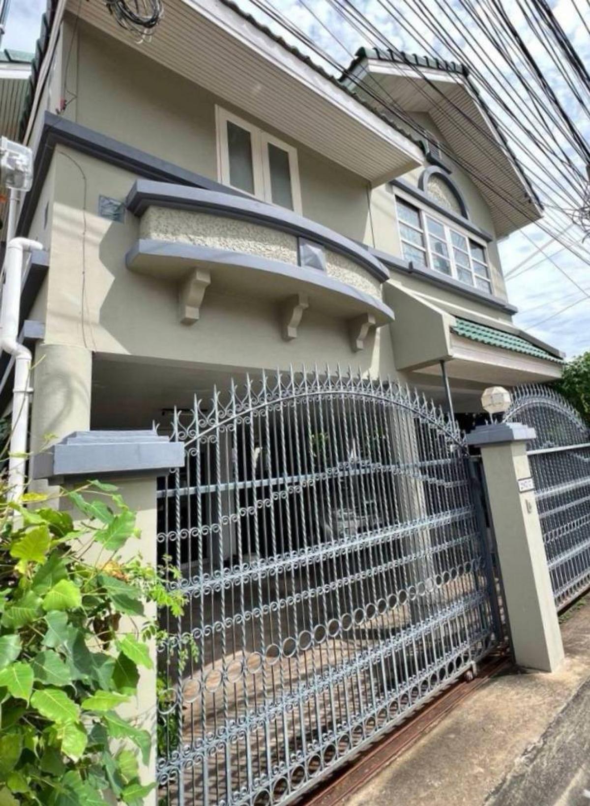 🏡 Urgent sale !! 2 detached houses on 53 square meters of land, Lat Phrao 94 / Town, In Town / near the Ram Inthra Expressway, good price, very good location, near the mall, only 12 million. Interested Tel / Line: 0622391571 🏡 Urgent sale !! 2 detached houses on 53 square meters of land, Lat Phrao 94 / Town, In Town / near the Ram Inthra Expressway, good price, very good location, near the mall, only 12 million. Interested Tel / Line: 0622391571