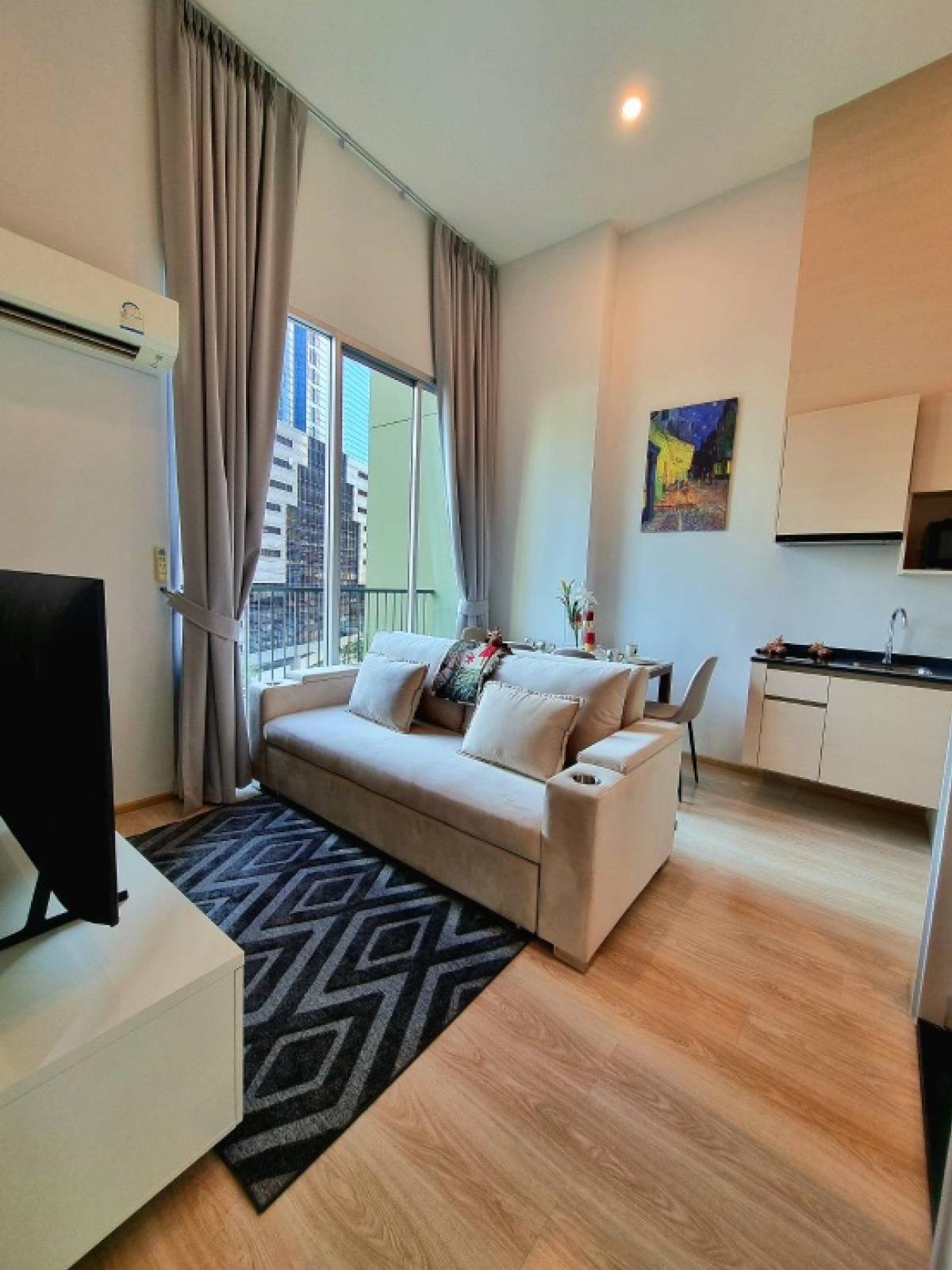 📢👇 Noble Revolve Ratchada 2 is one of the most wanted place for live or invest as located in good location and only 80 meters from MRT, nice decoration, unblocked view