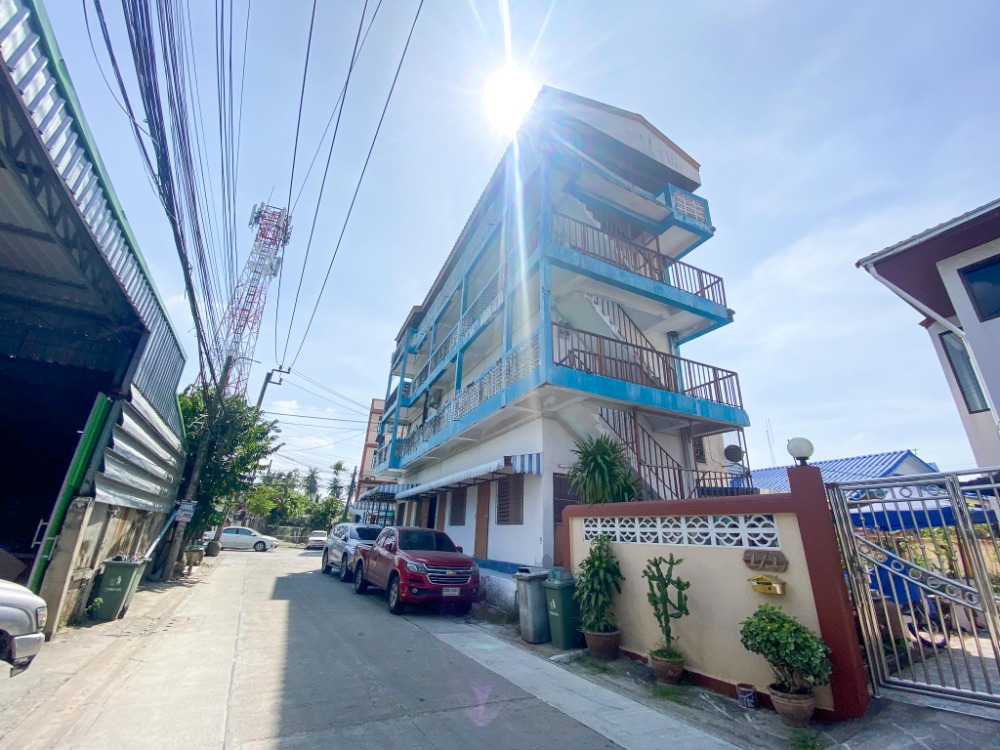 For Sale: Old Apartment Building Needing Renovation, 12 Rooms, Nakornlung Road, Bang Khae, Bangkok For Sale: Old Apartment Building Needing Renovation, 12 Rooms, Nakornlung Road, Bang Khae, Bangkok