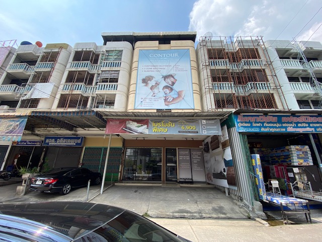 H618-Commercial building for sale, 4 floors, 2 rooms, on Sukhumvit Road, Pu Chao Saming Phrai Intersection, near BTS Pu Chao