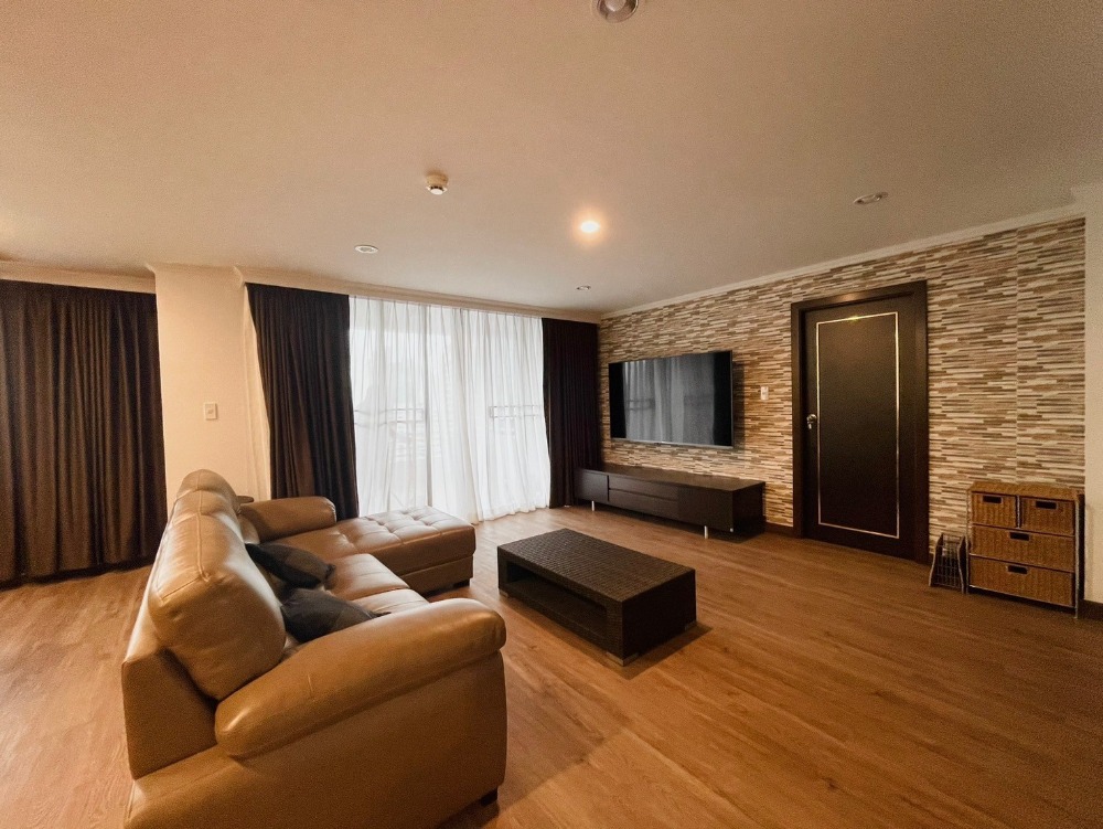 ● Prime Location ● 20+ Floor 194.00 sq.m. | 3 Beds, 2 baths | Condo near BTS Phrom Phong Station 3 mins, Samitivej Sukhumvit Hospital 3 mins, EmQuartier 6 mins ● Prime Location ● 20+ Floor 194.00 sq.m. | 3 Beds, 2 baths | Condo near BTS Phrom Phong Station 3 mins, Samitivej Sukhumvit Hospital 3 mins, EmQuartier 6 mins