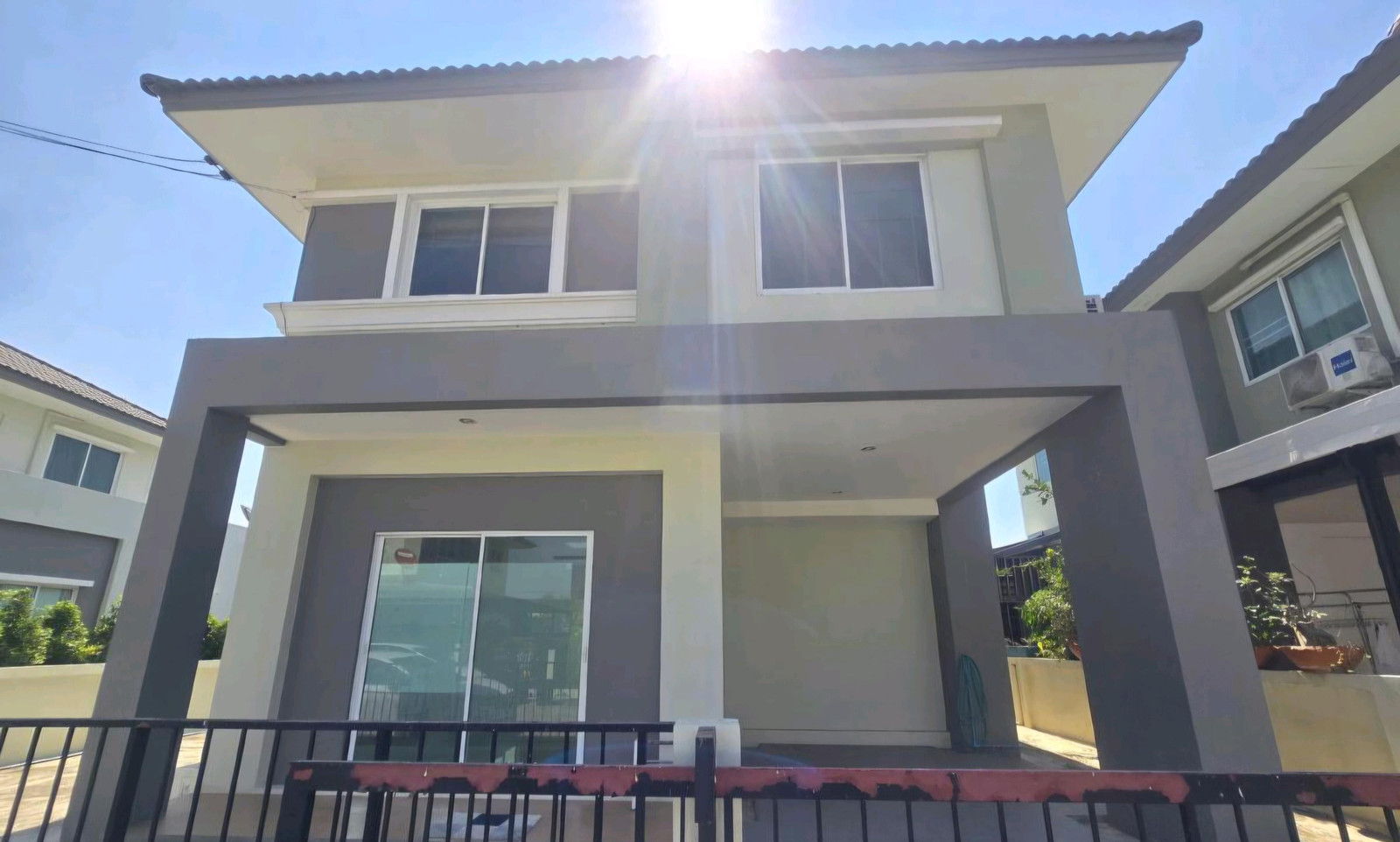 For rent: 2-storey twin house, 38 sq m., Wongwaen-Lam Luk Ka, Khlong 7, near Chatchawan Market For rent: 2-storey twin house, 38 sq m., Wongwaen-Lam Luk Ka, Khlong 7, near Chatchawan Market