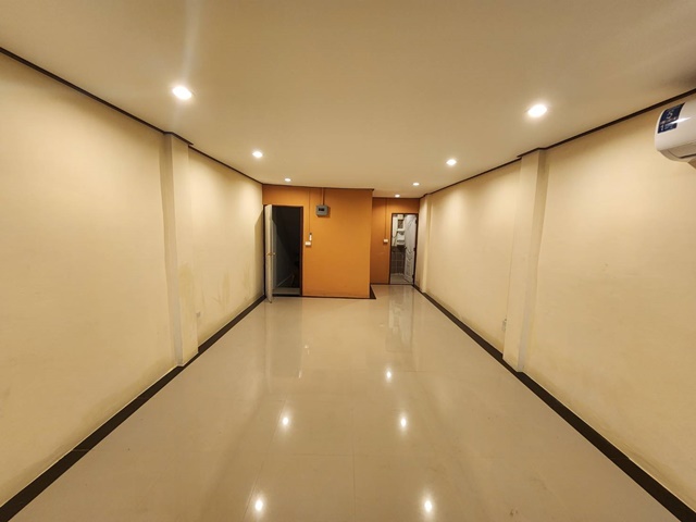 Walkable MRT Chokchai4 300m. adjacent to the market. Never Using MRT Ratchadaphisek 2.1km. 6-8bed – รูปที่ 2