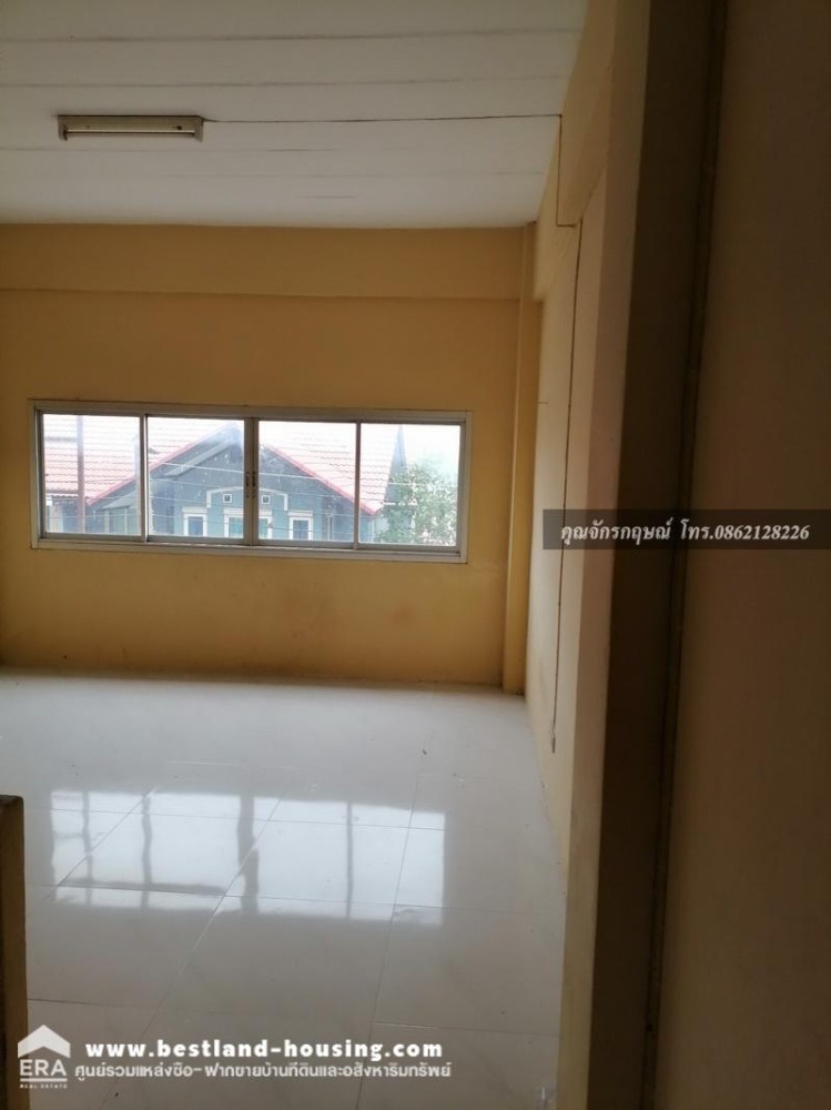 Commercial building for sale, 3 floors, 17.2 sq m., Sahakorn, Housing, Lam Luk Ka ☎️Interested persons, please contact: Contact Mr. Jakkrit 086-212-8226 – รูปที่ 4